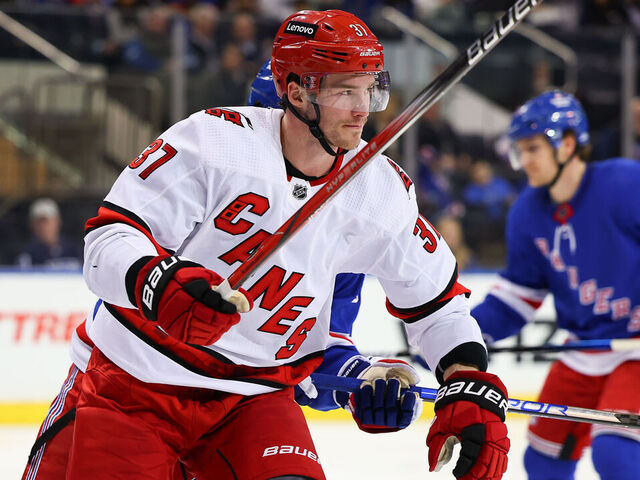 Svechnikov tekee kaksi maalia Carolina Hurricanes voittaa New York Rangers 6-1