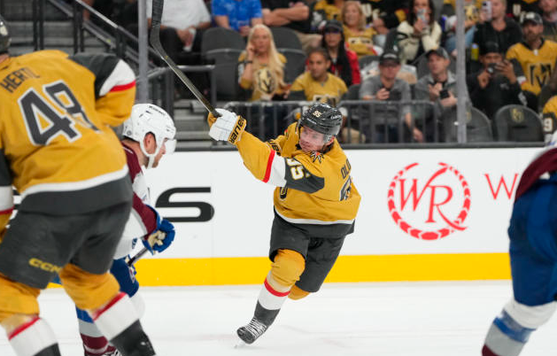 Vegas Golden Knights tervetuloa avain Victor Olofsson takaisin